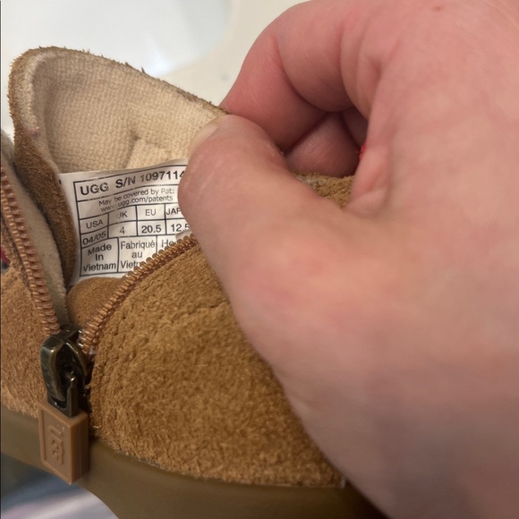Infant Ugg Chukka Boot - Picture 8 of 8